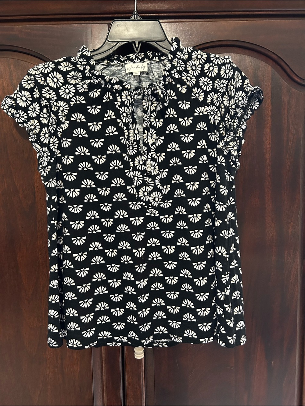 Wonderly Black & White Printed Short Sleeve Top